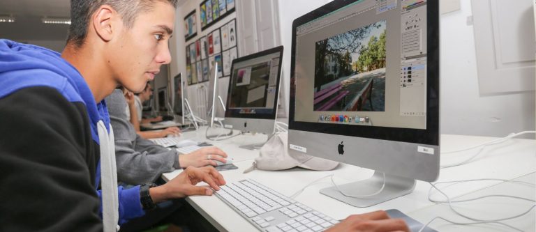 Elève travaillant sur une image section AMACV célony