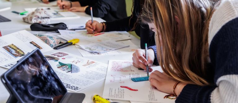 Elève de section STD2A du lycée Célony